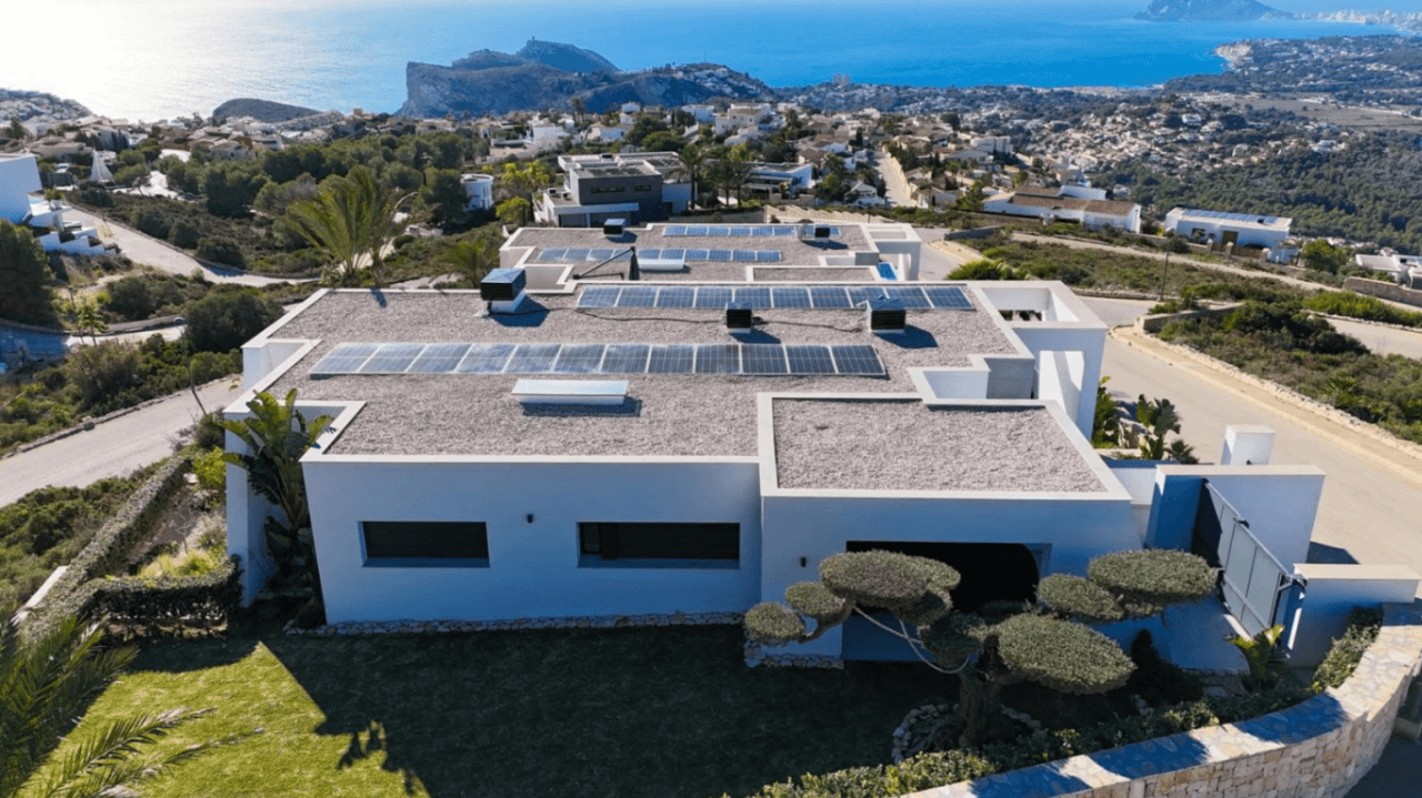 Villa de luxe moderne à Cumbre del Sol avec vue panoramique