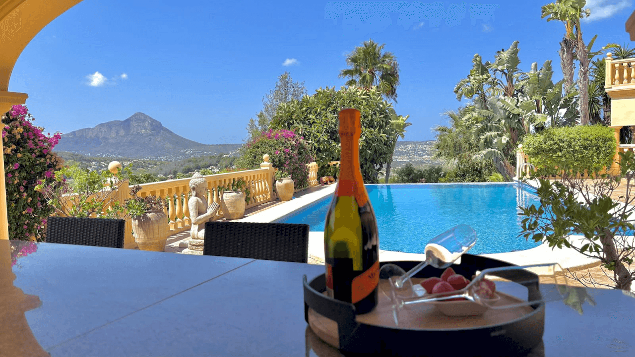 Magnifique villa de luxe à vendre à Javea avec vue sur la mer et le Montgó.