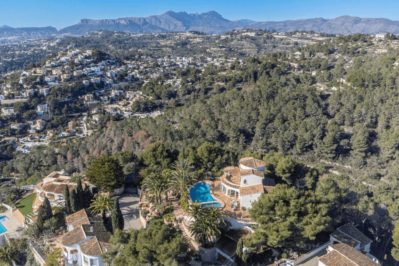 Villa avec un grand terrain à vendre à Moraira