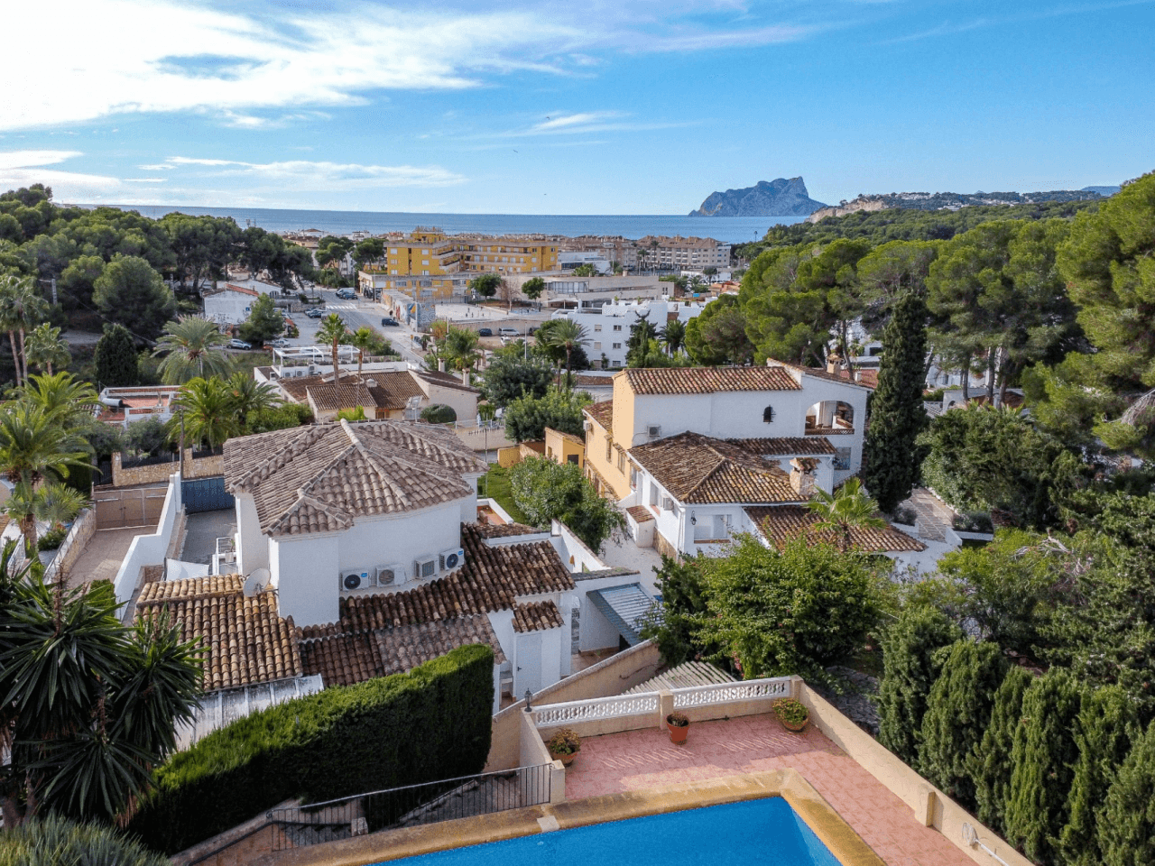 Villa avec vue sur la mer à vendre à Moraira, à distance de marche du centre.