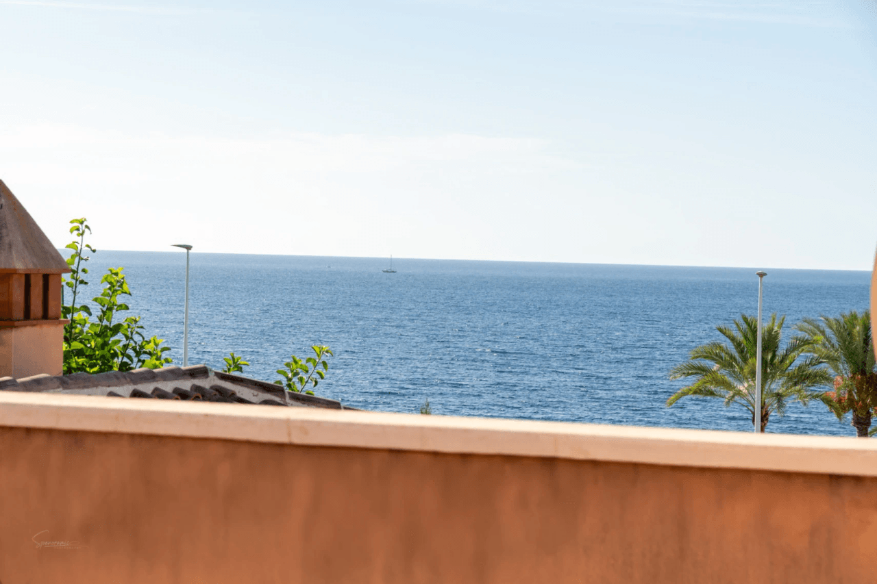 Villa de lujo en segunda línea de playa en el corazón de Moraira