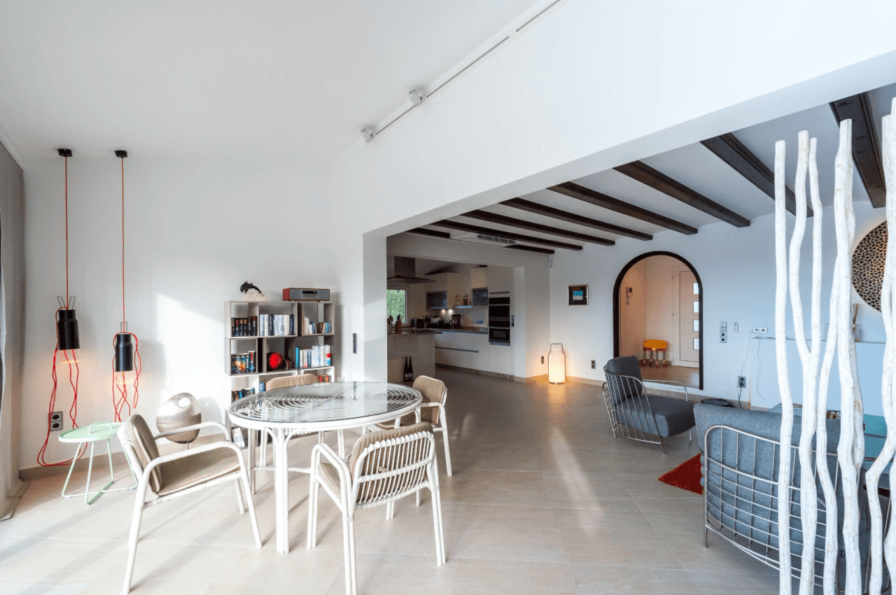 Villa avec vue sur la mer à vendre à Moraira, à distance de marche du centre.