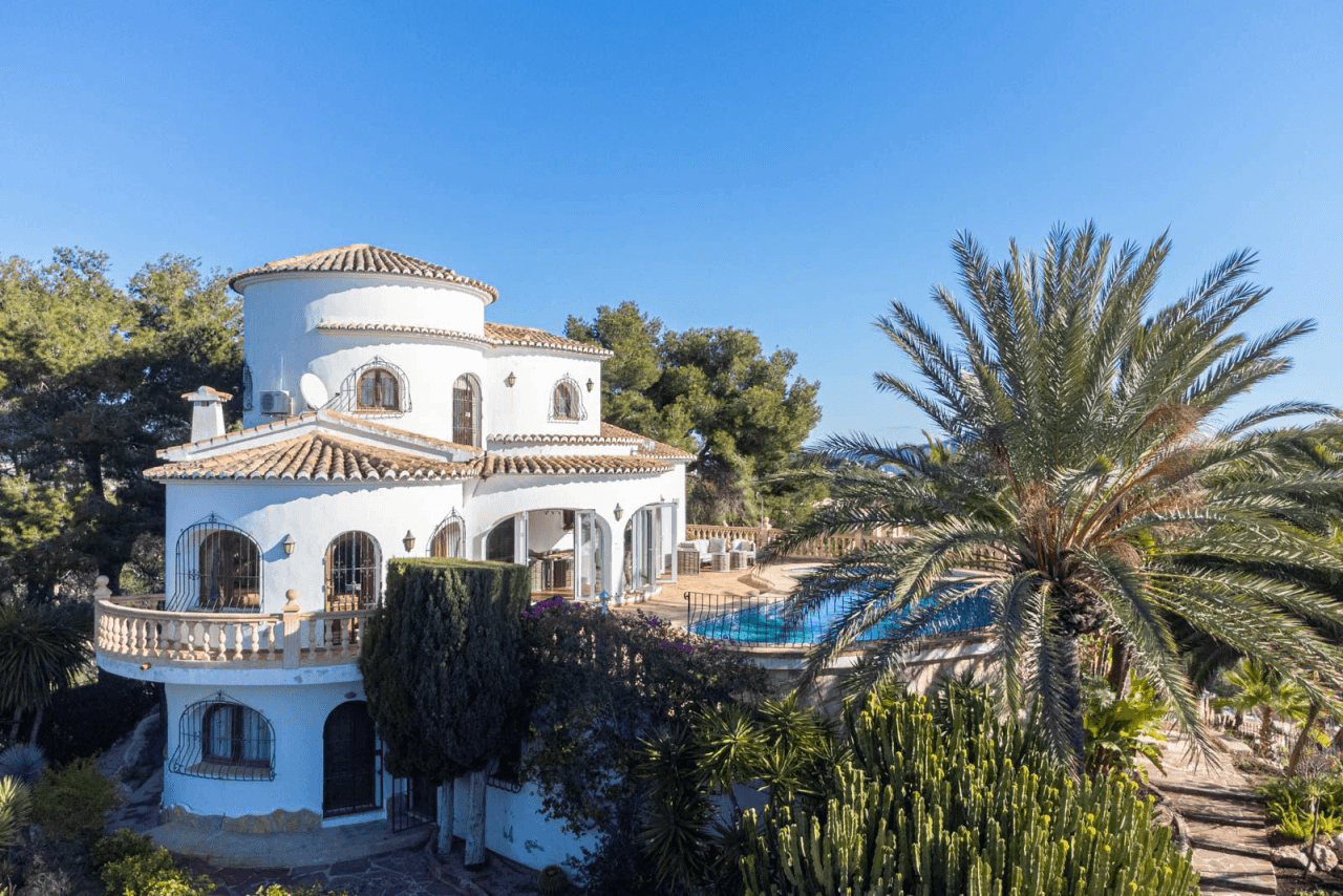 Villa avec un grand terrain à vendre à Moraira