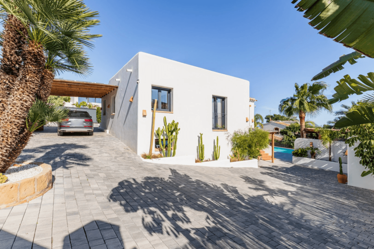 Villa ibicenca entièrement rénovée avec appartement d'invités à Jávea