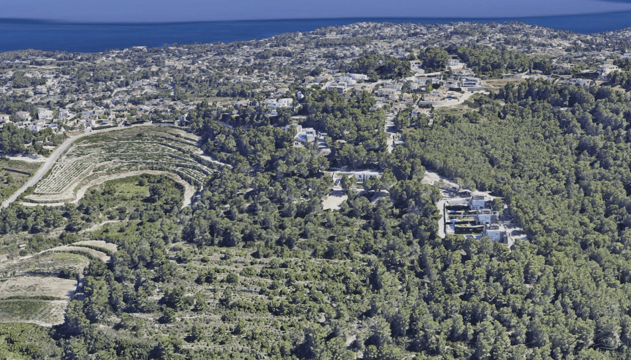 Städtisches Grundstück zu verkaufen in Moraira mit Panoramablick.