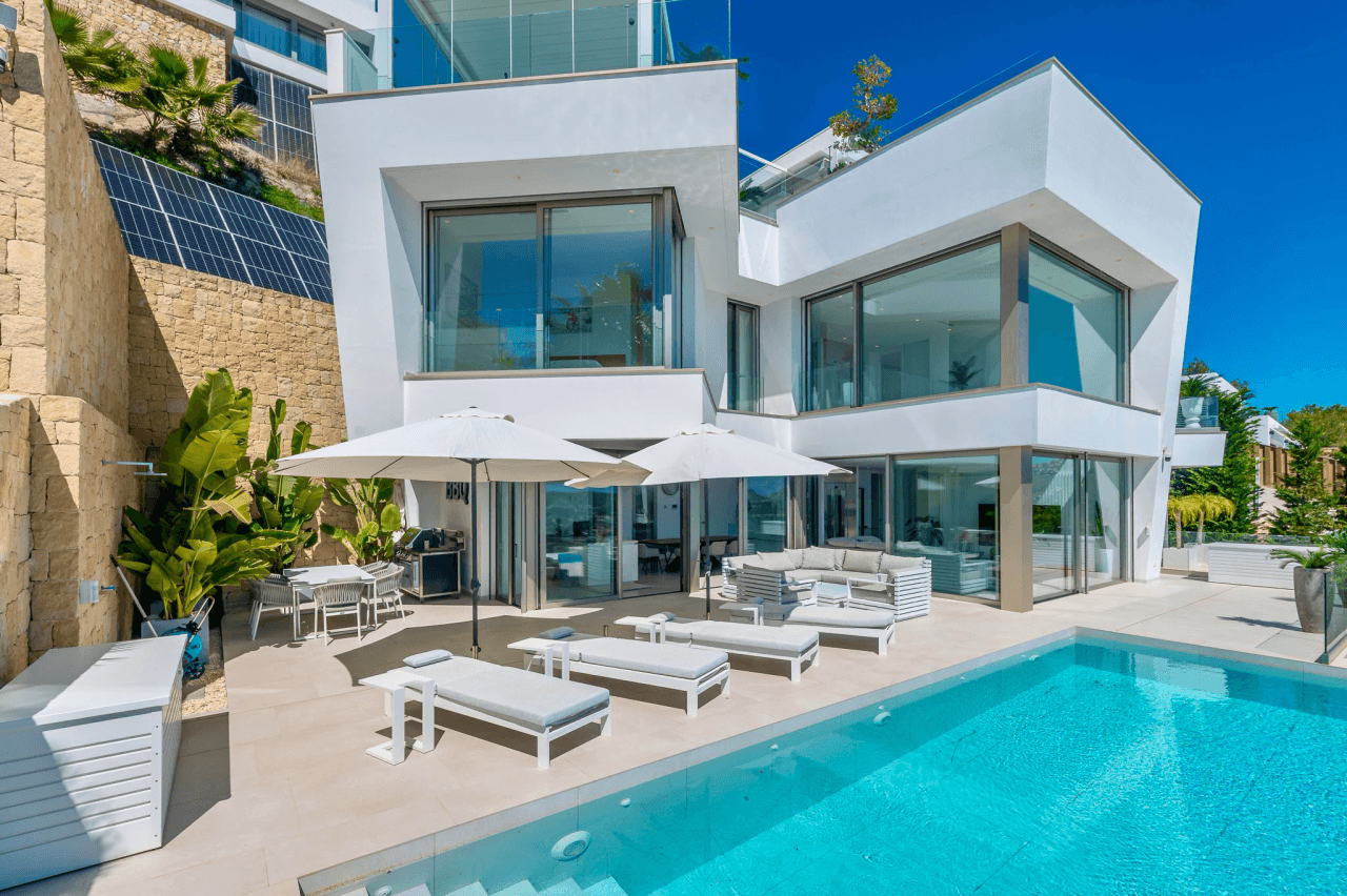 Villa de luxe exceptionnelle à Moraira – Où le design, la technologie et la vue sur la mer se rencontrent