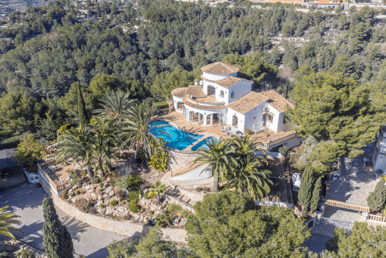 Villa avec un grand terrain à vendre à Moraira