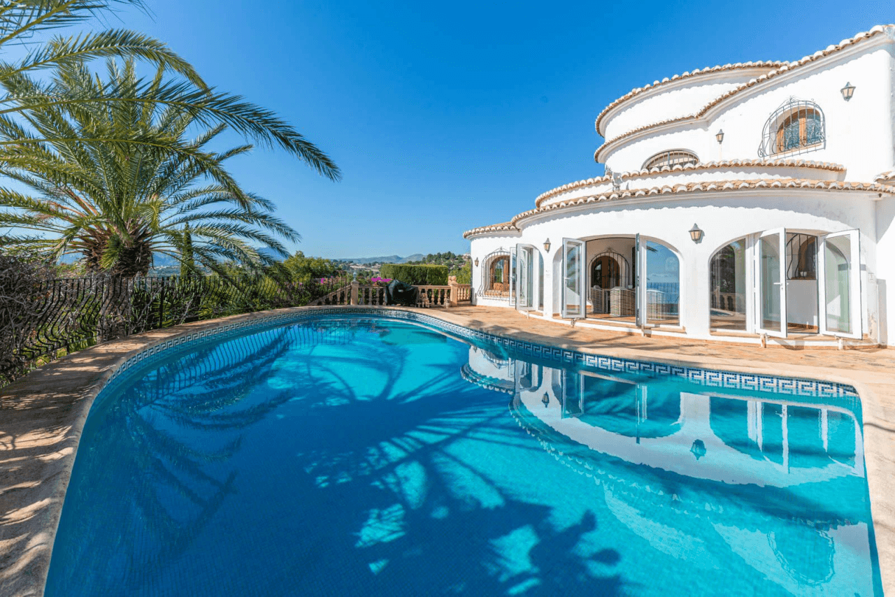 Villa avec un grand terrain à vendre à Moraira