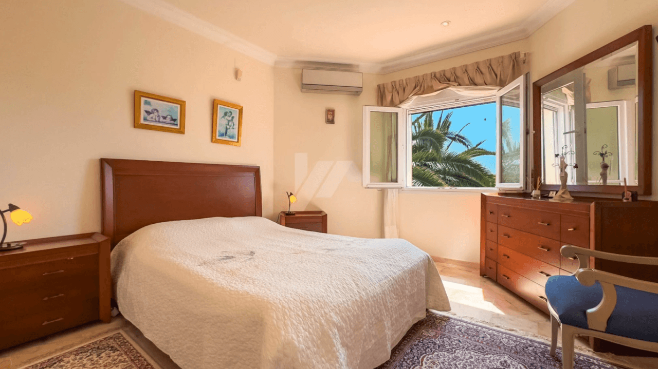 Villa de lujo en venta en Moraira con vistas al mar.