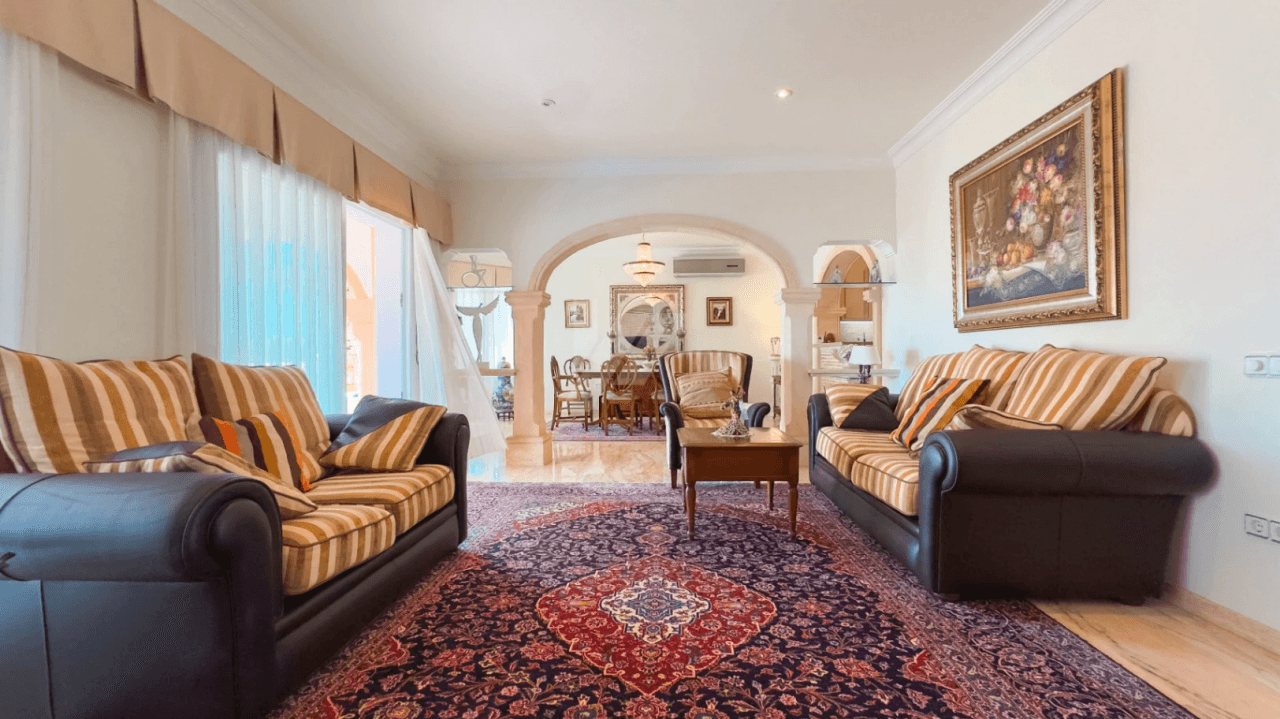 Villa de lujo en venta en Moraira con vistas al mar.