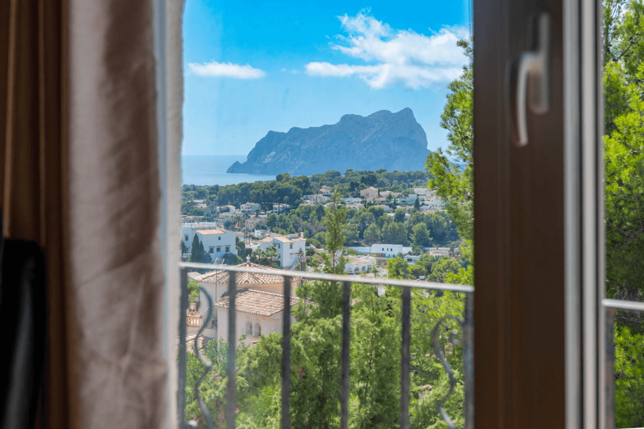 Villa à vendre à Benissa, Montemar, avec piscine privée.