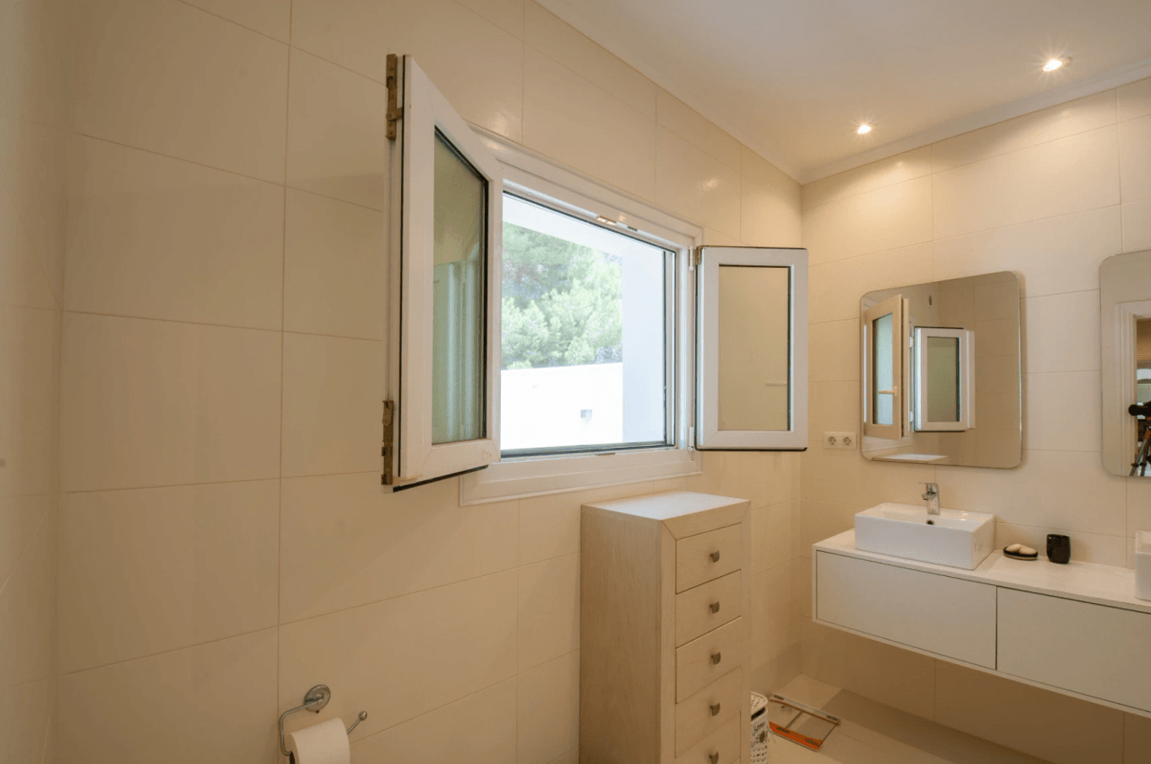Grande villa élégante avec vue sur la mer à vendre à Moraira