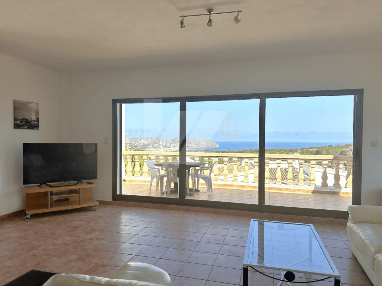 Villa à vendre à Moraira avec des vues spectaculaires sur la mer.