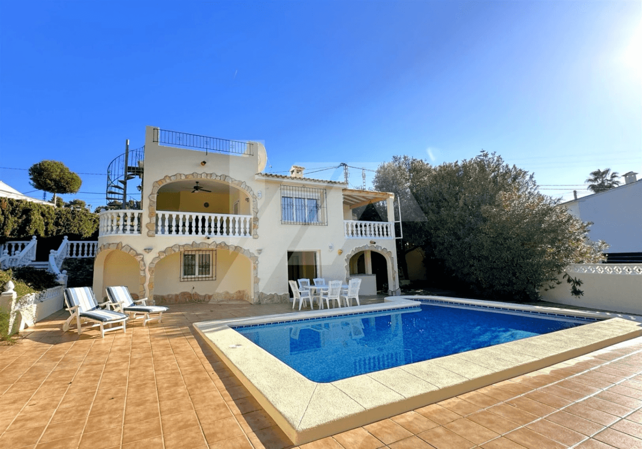 Villa à vendre à Benissa, à distance de marche de la plage de Baladrar.
