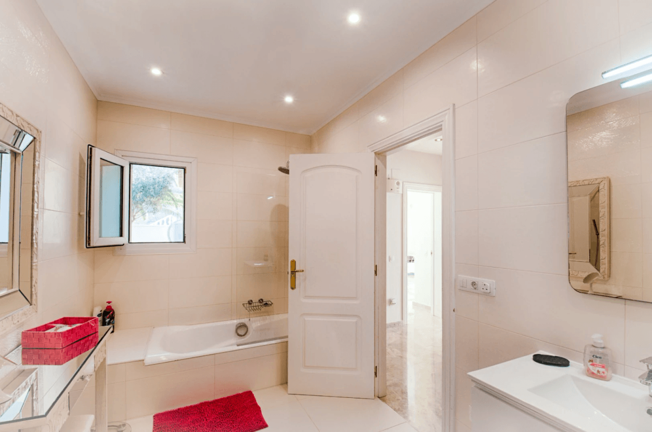 Grande villa élégante avec vue sur la mer à vendre à Moraira