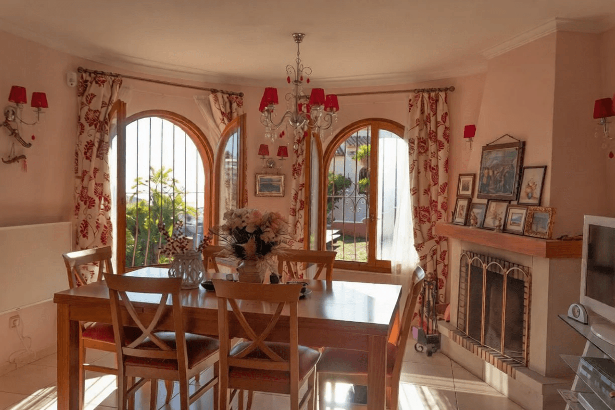Cumbre del Sol : villa méditerranéenne avec piscine et vue sur la mer
