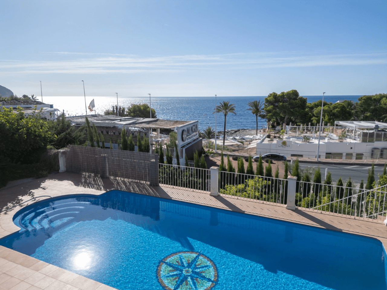 Villa de lujo en segunda línea de playa en el corazón de Moraira