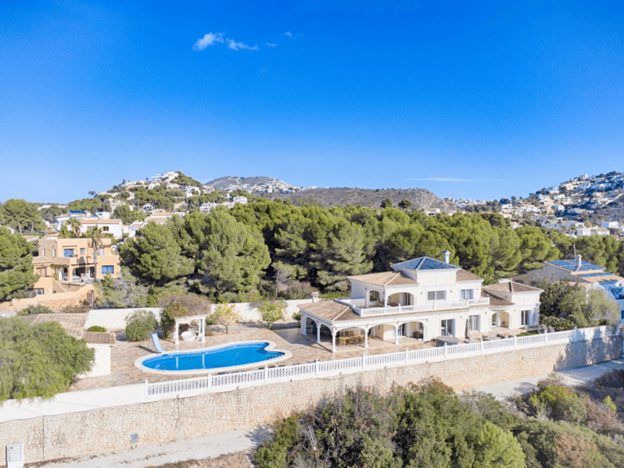 Grande villa élégante avec vue sur la mer à vendre à Moraira