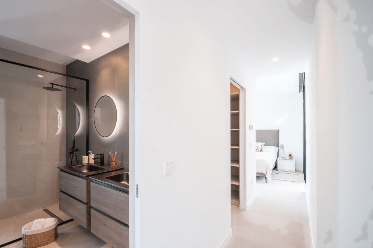 VILLA NOUVELLEMENT CONSTRUITE À TEULADA, SITUÉE DANS LE QUARTIER DE BENIMEIT