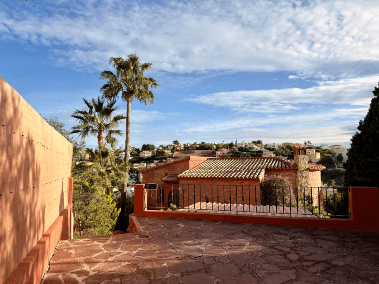 Cumbre del Sol : villa méditerranéenne avec piscine et vue sur la mer