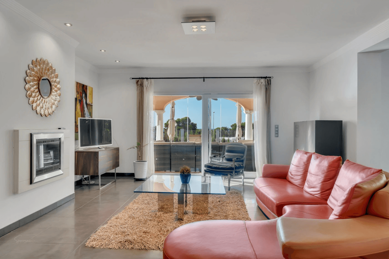 Villa de lujo en segunda línea de playa en el corazón de Moraira