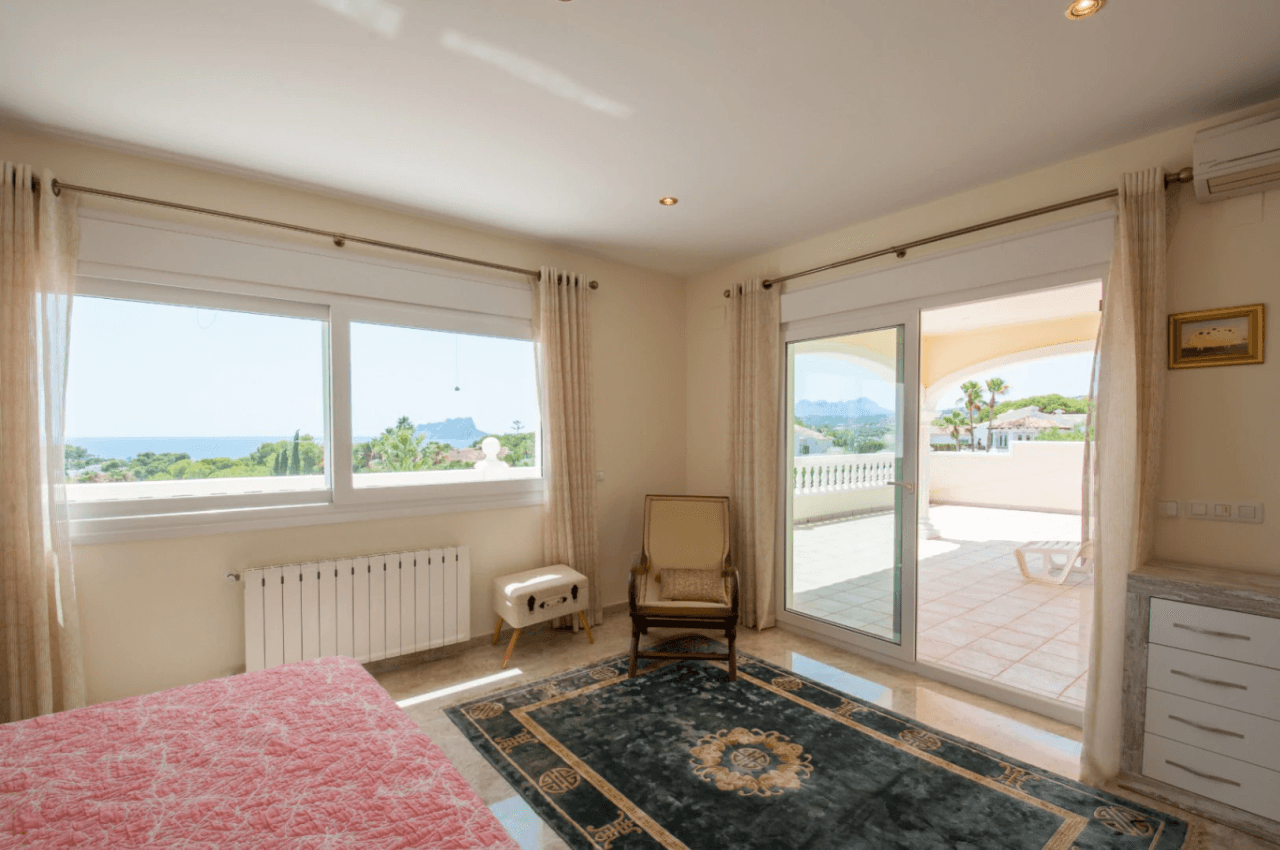 Grande villa élégante avec vue sur la mer à vendre à Moraira