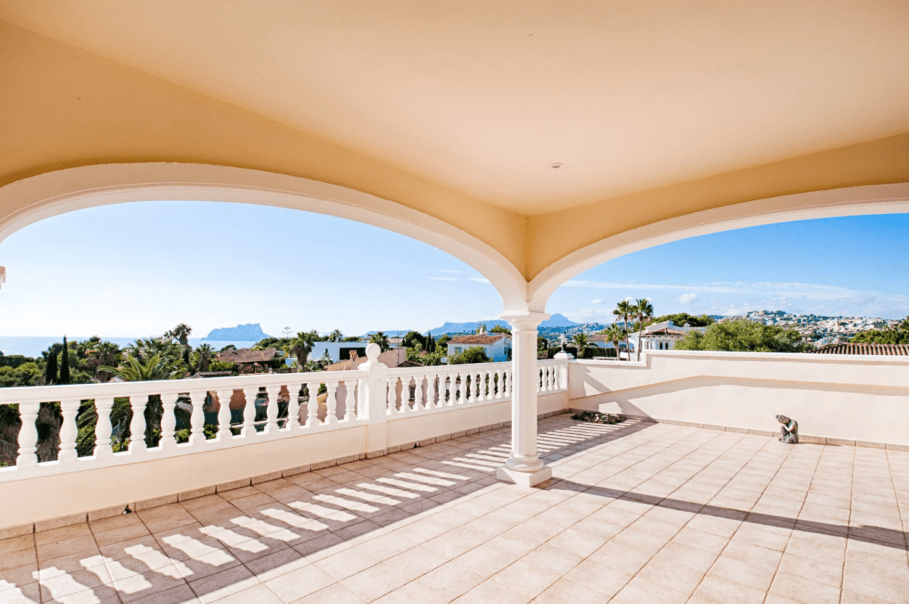 Grande villa élégante avec vue sur la mer à vendre à Moraira