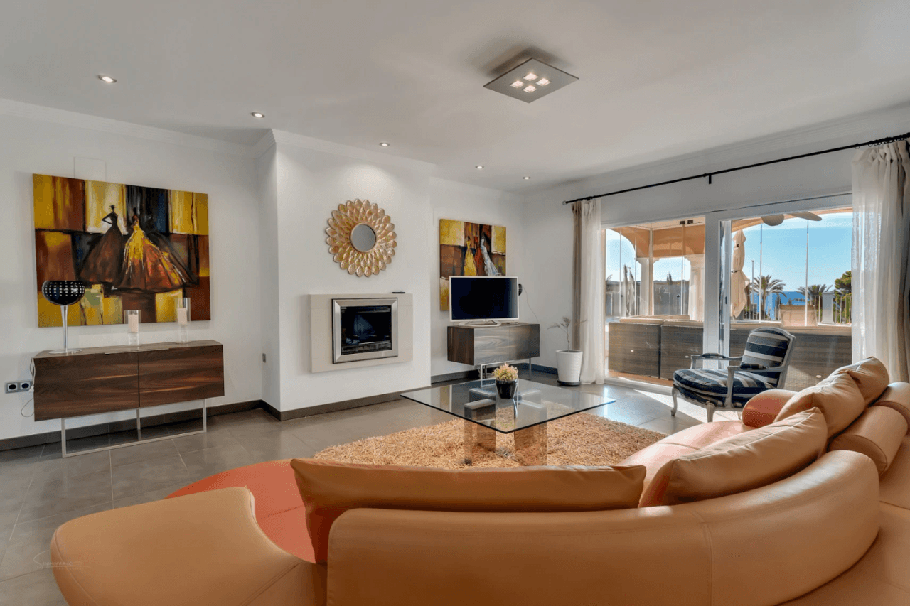Villa de lujo en segunda línea de playa en el corazón de Moraira