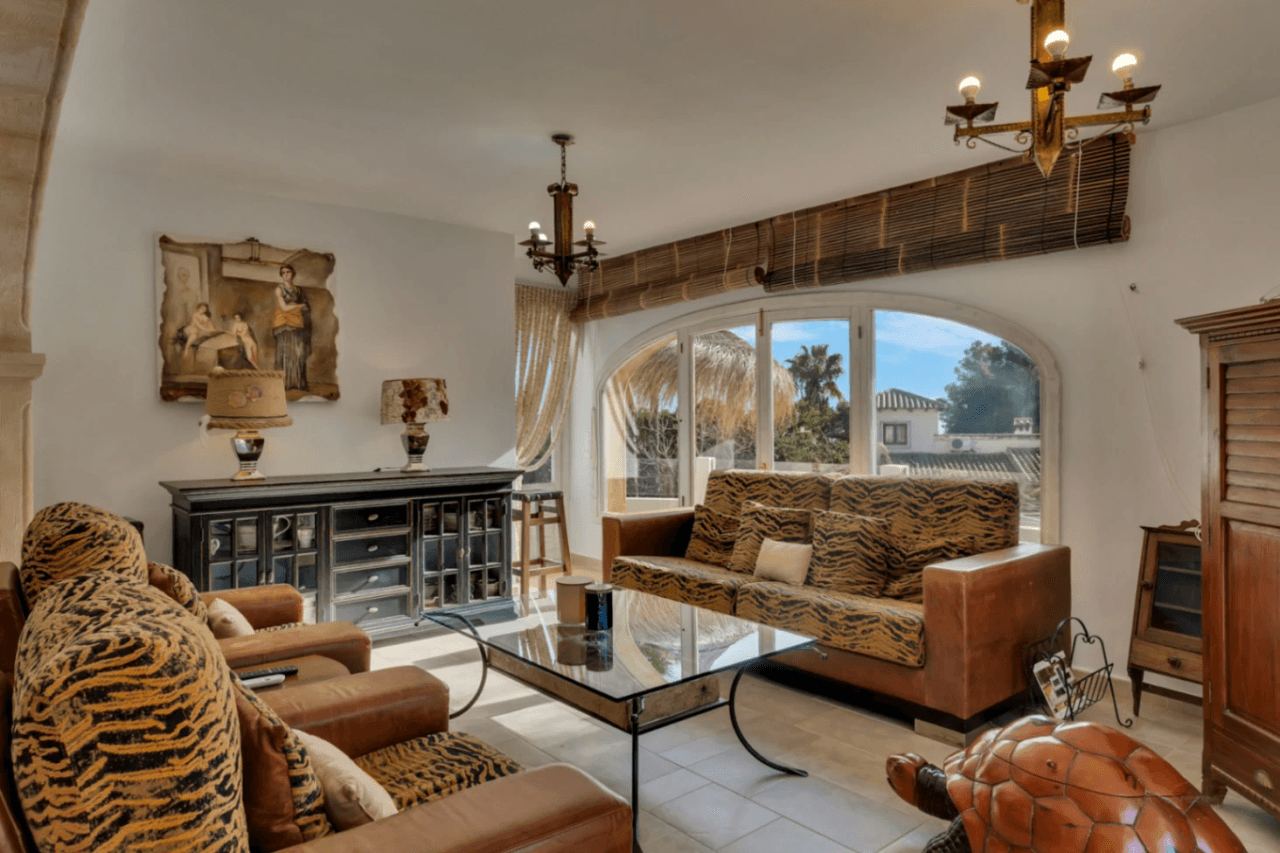 Belle villa spacieuse avec vue sur la mer à vendre à Benimeit, Moraira