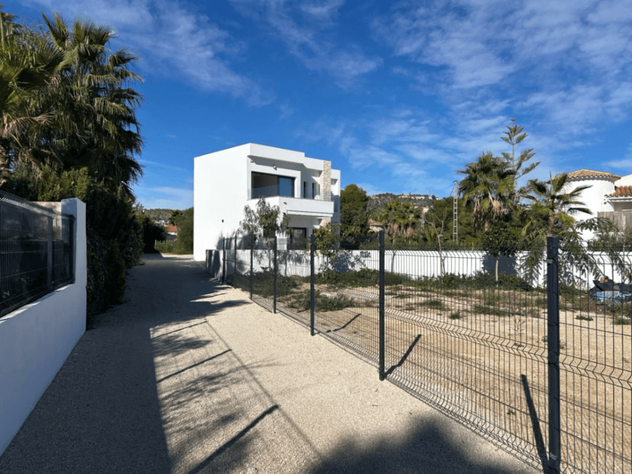 Villa neuve prête à emménager avec vue sur la mer à vendre à La Fustera, Benissa