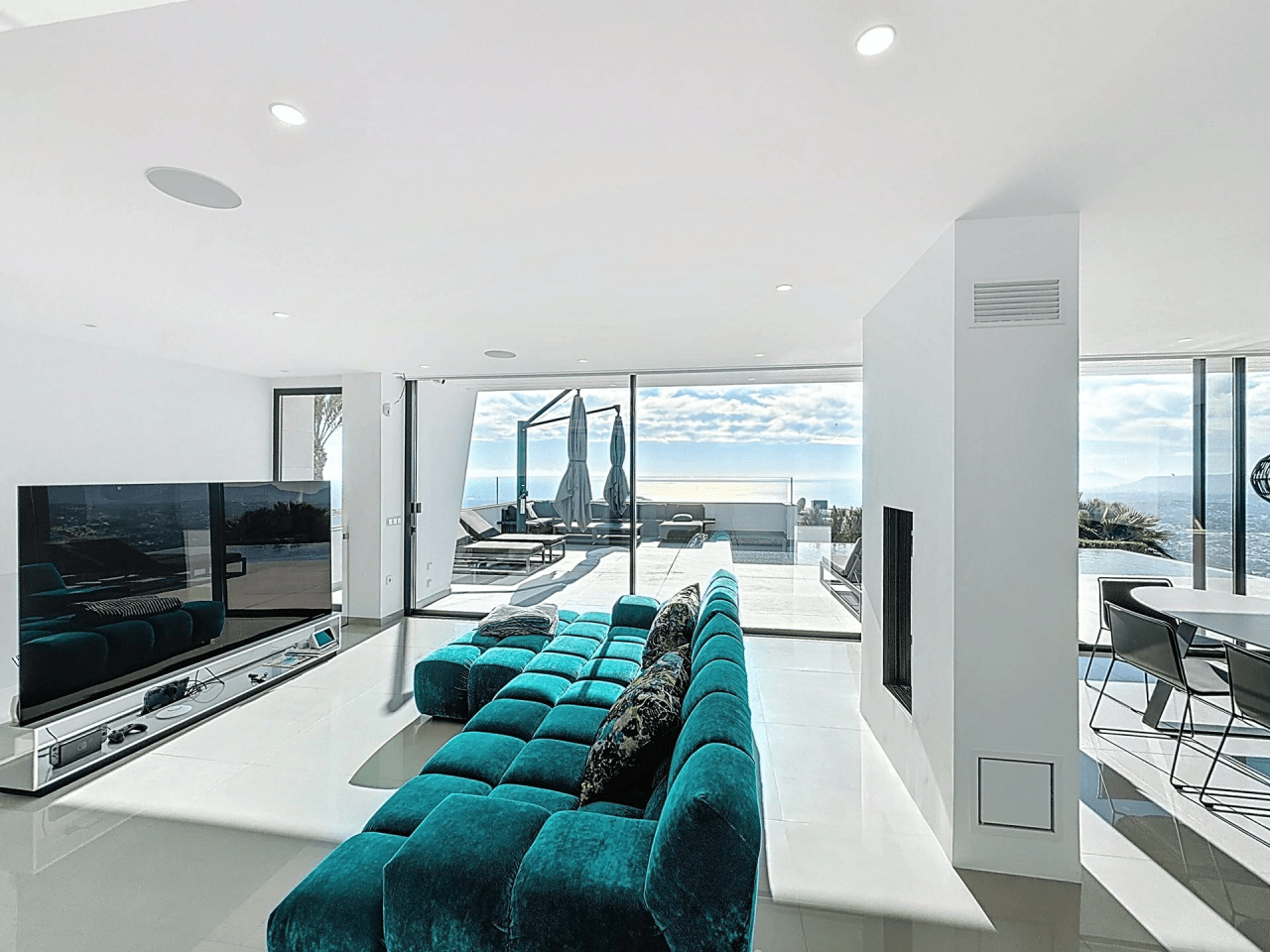 Villa de luxe moderne à Cumbre del Sol avec vue panoramique