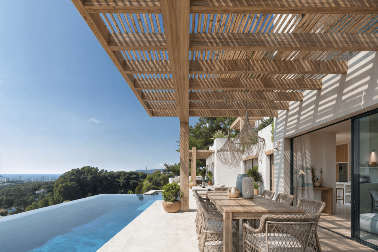 Villa neuve de style ibérique exclusive à Benissa avec vue panoramique et équipements de luxe.