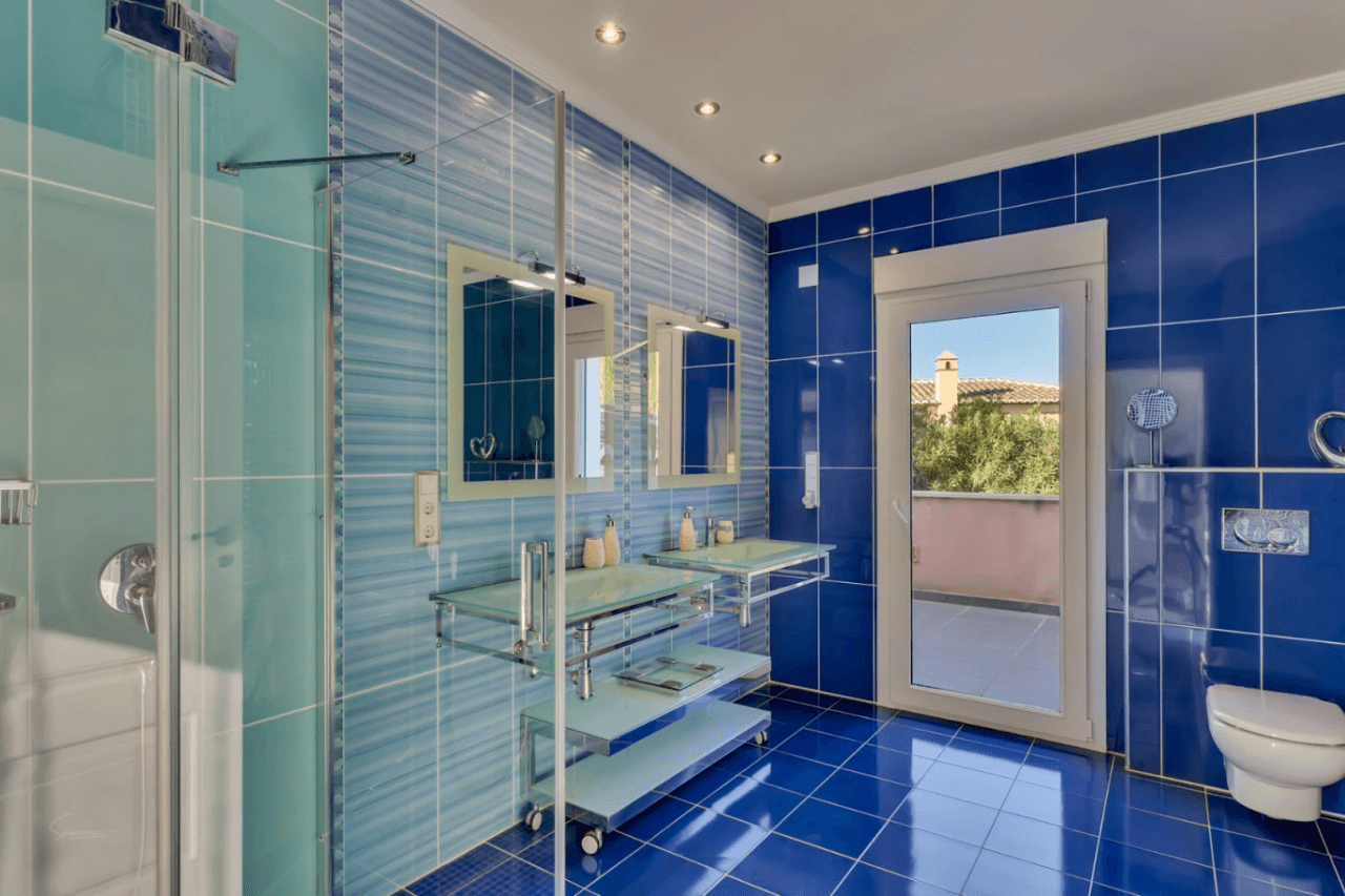 Villa de lujo en segunda línea de playa en el corazón de Moraira