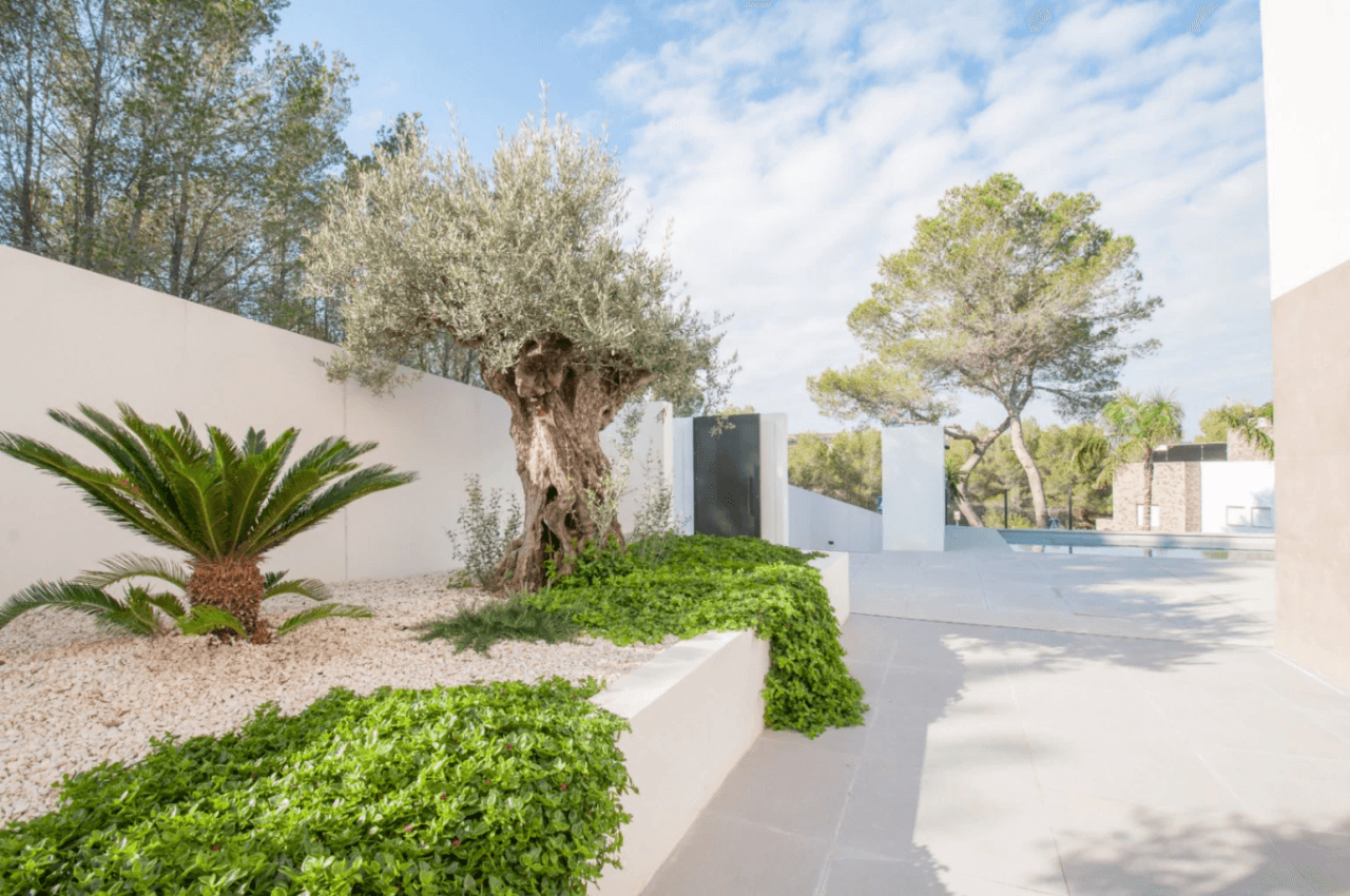 VILLA NOUVELLEMENT CONSTRUITE À TEULADA, SITUÉE DANS LE QUARTIER DE BENIMEIT
