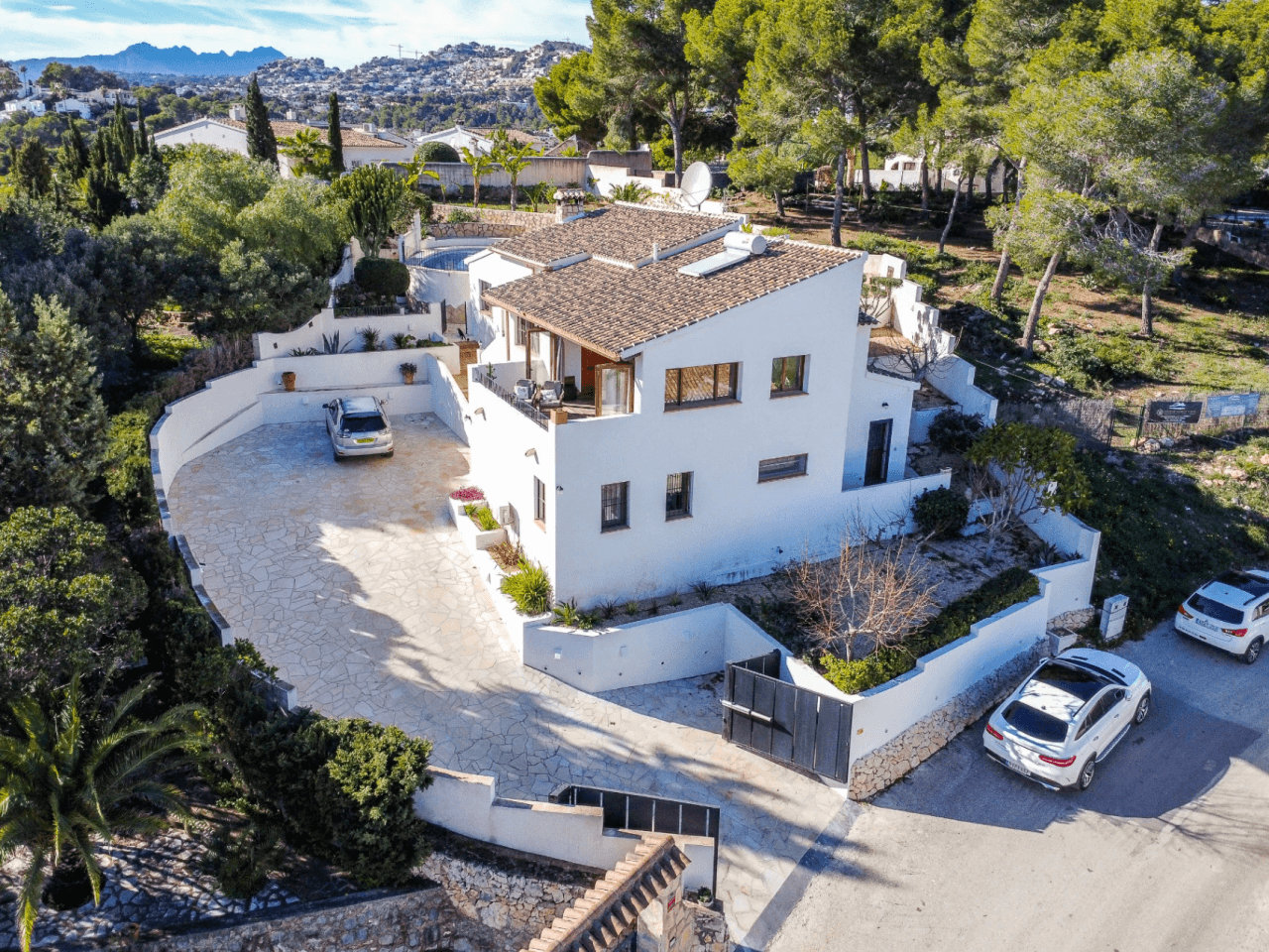 Villa avec vue sur la mer à vendre à Moraira, à distance de marche de la plage.