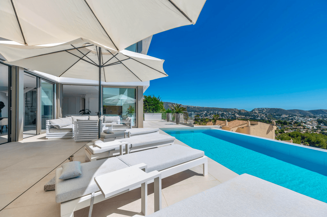 Villa de luxe exceptionnelle à Moraira – Où le design, la technologie et la vue sur la mer se rencontrent