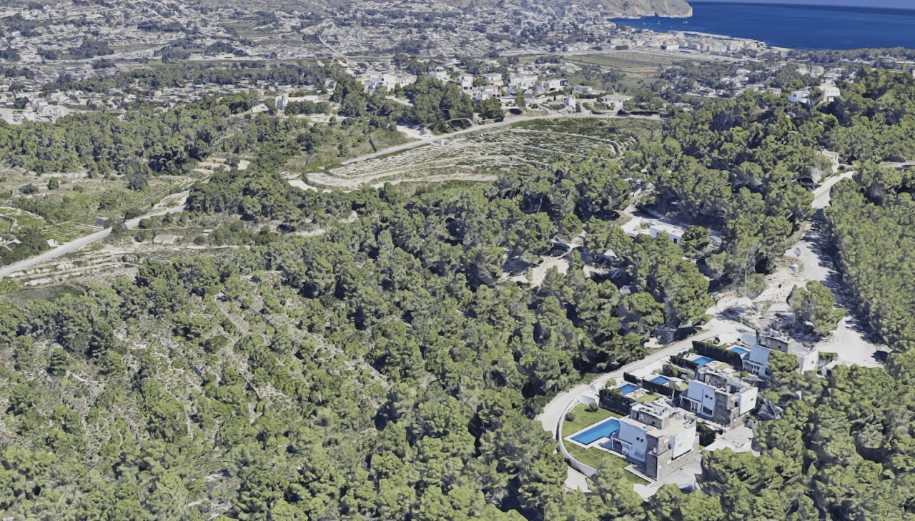 Städtisches Grundstück zu verkaufen in Moraira mit Panoramablick.