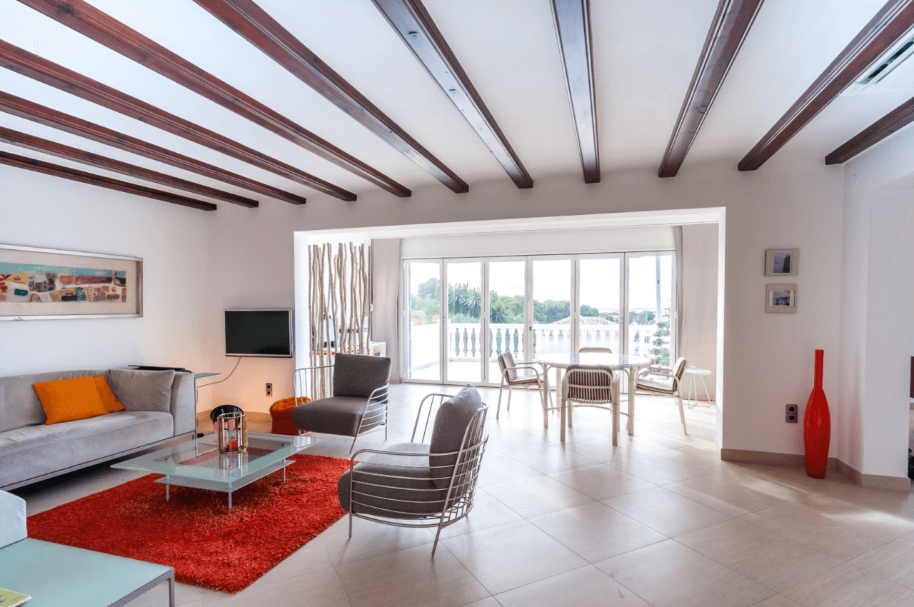 Villa avec vue sur la mer à vendre à Moraira, à distance de marche du centre.
