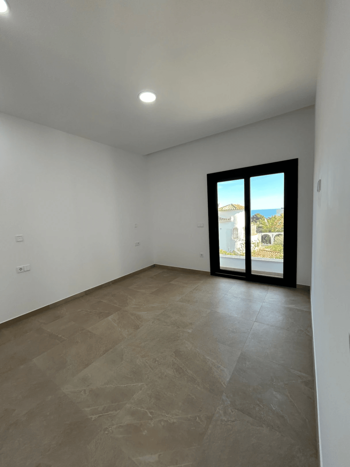 Villa neuve prête à emménager avec vue sur la mer à vendre à La Fustera, Benissa