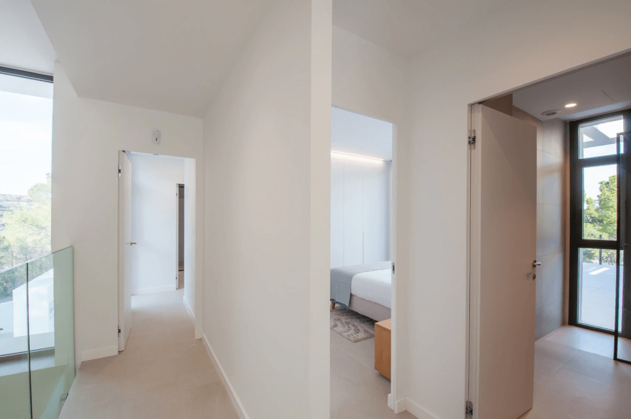 VILLA NOUVELLEMENT CONSTRUITE À TEULADA, SITUÉE DANS LE QUARTIER DE BENIMEIT