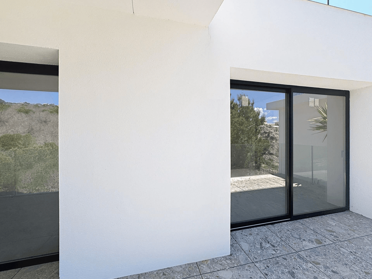 Villa moderne à Cumbre del Sol avec vue sur la mer, à ne pas manquer.