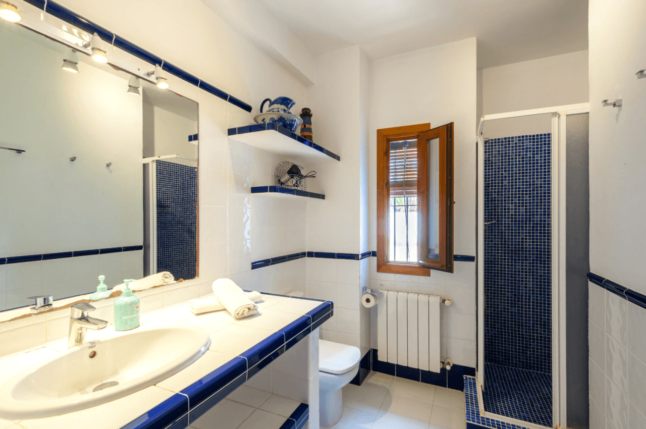 Finca en Benissa en Venta en Amplia Parcela con Piscina y Casa de Huéspedes