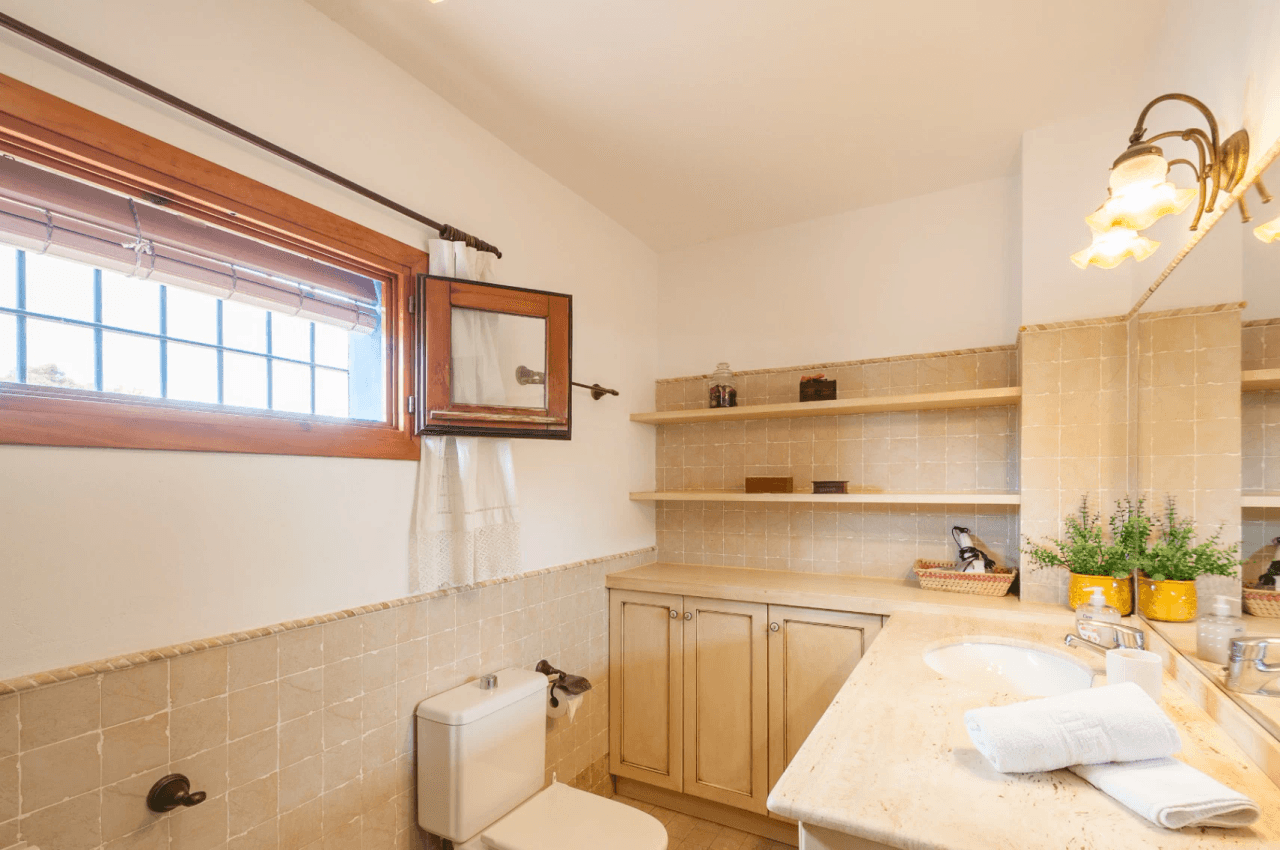 Finca en Benissa en Venta en Amplia Parcela con Piscina y Casa de Huéspedes
