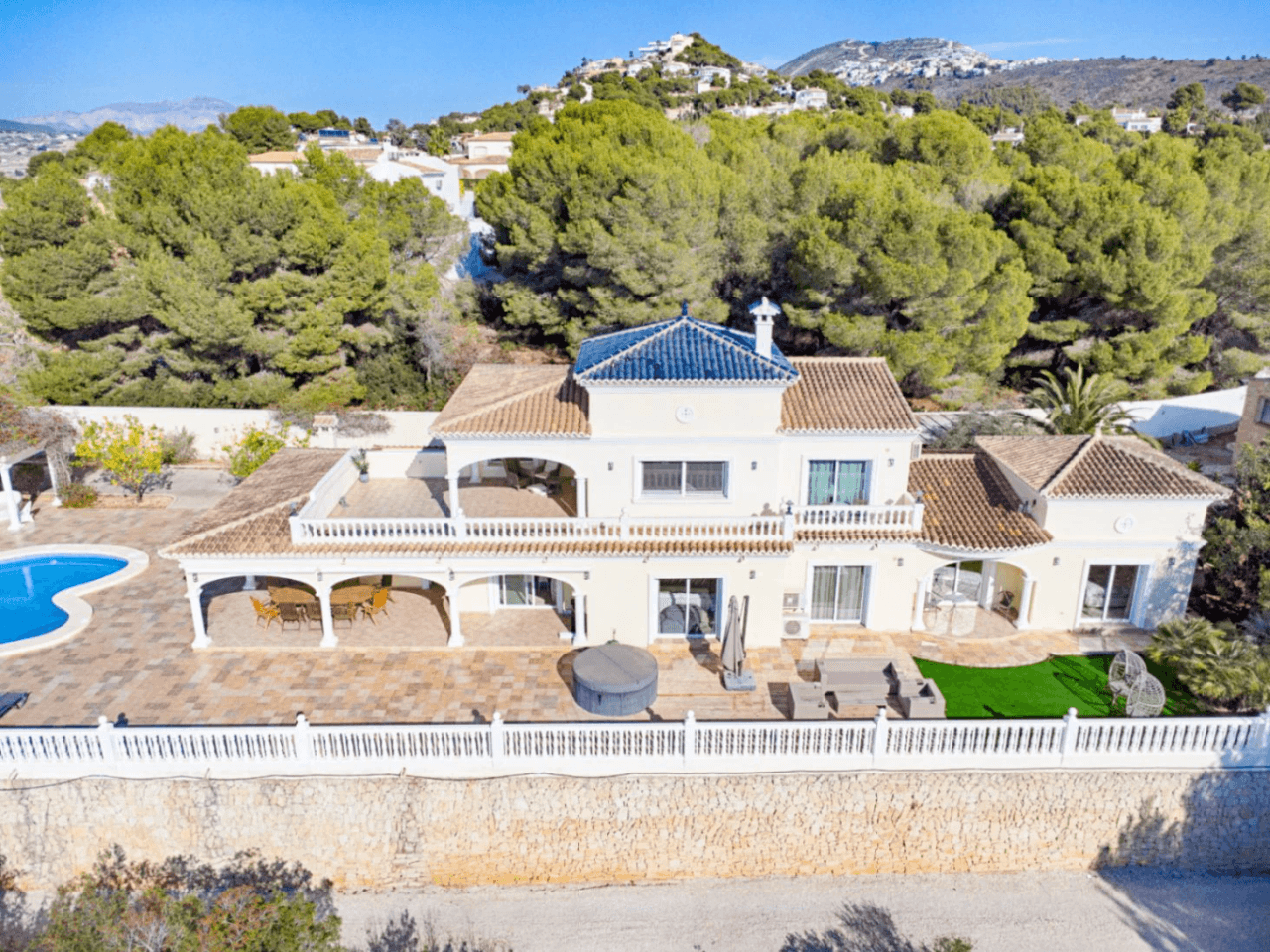 Grande villa élégante avec vue sur la mer à vendre à Moraira