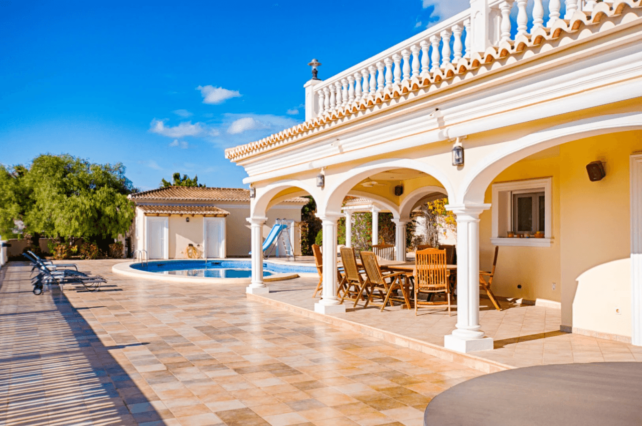 Grande villa élégante avec vue sur la mer à vendre à Moraira