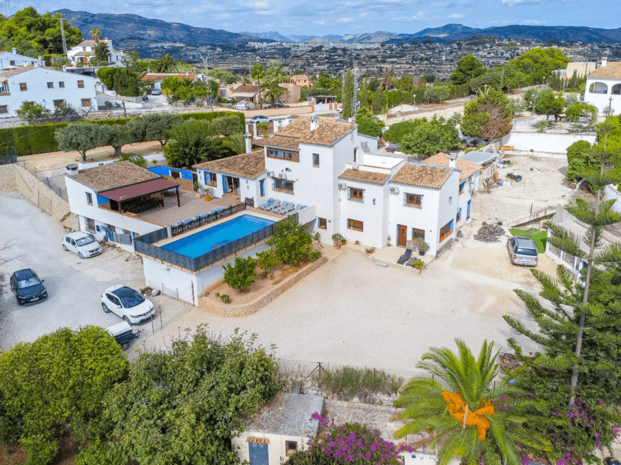 Finca en Benissa en Venta en Amplia Parcela con Piscina y Casa de Huéspedes