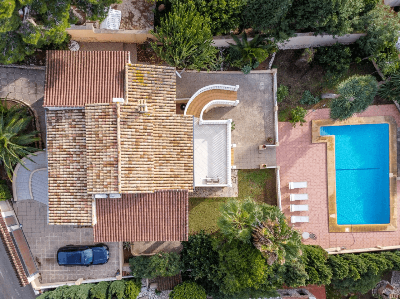 Villa avec vue sur la mer à vendre à Moraira, à distance de marche du centre.