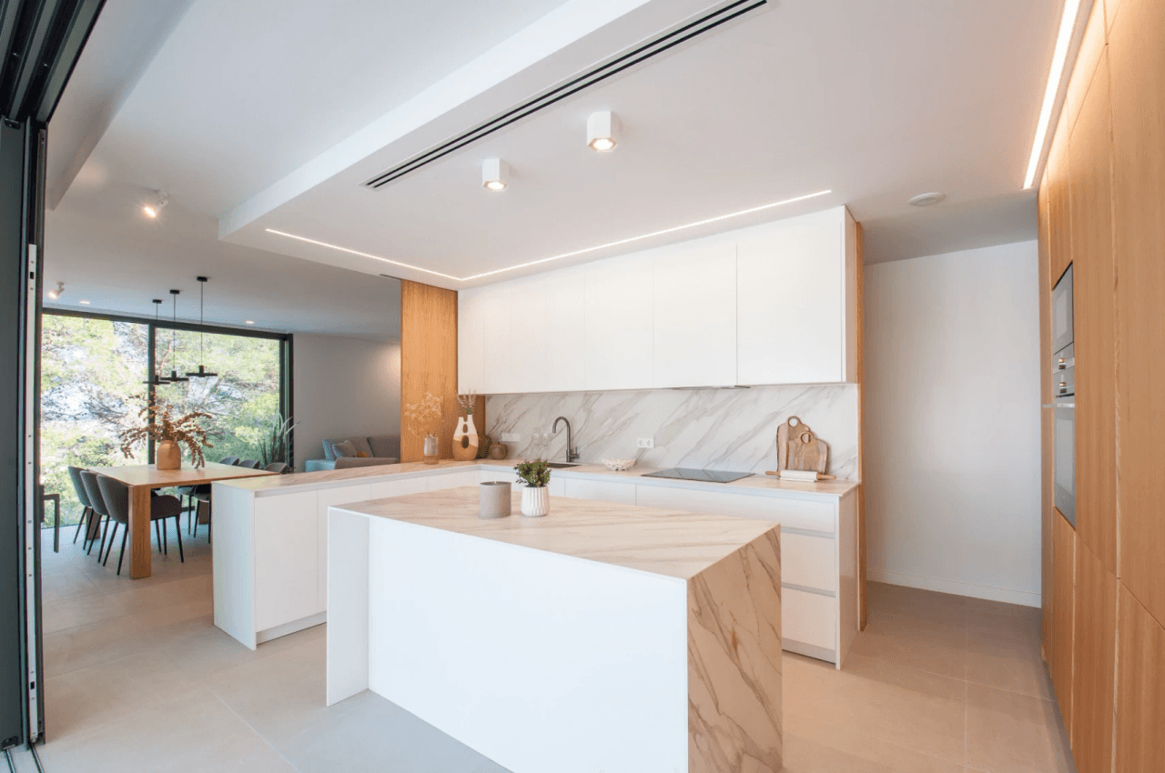 VILLA NOUVELLEMENT CONSTRUITE À TEULADA, SITUÉE DANS LE QUARTIER DE BENIMEIT