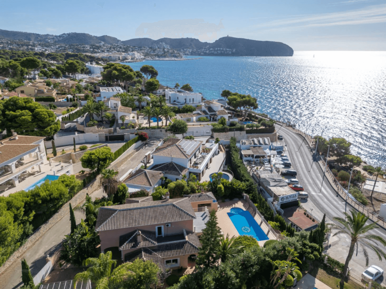 Villa de lujo en segunda línea de playa en el corazón de Moraira