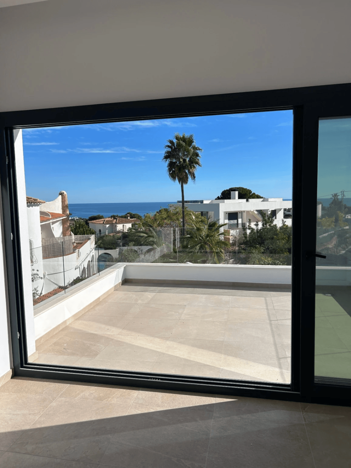 Villa neuve prête à emménager avec vue sur la mer à vendre à La Fustera, Benissa